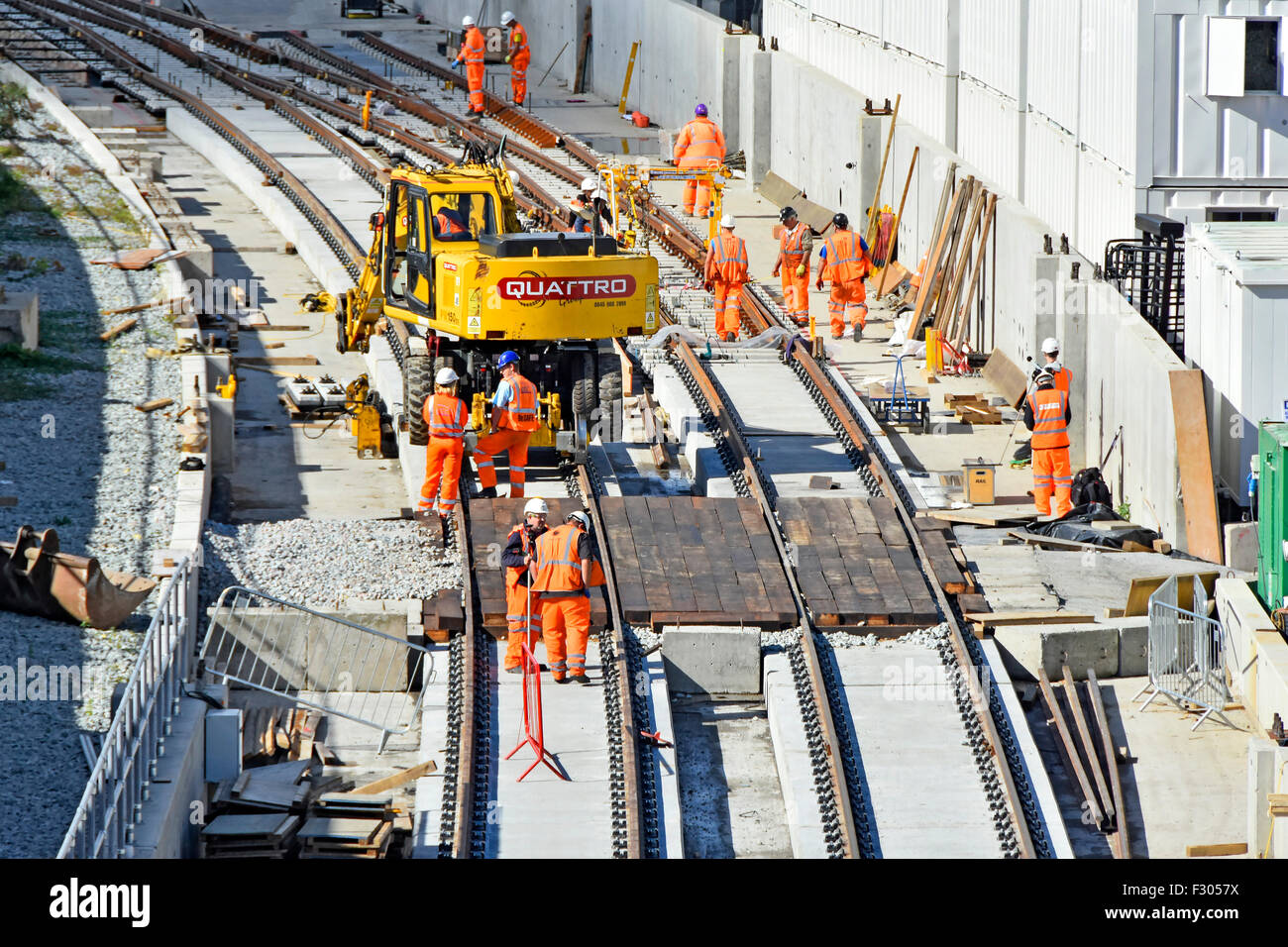 Sito di costruzione Crossrail e posa di nuove linee ferroviarie Canary Wharf a Abbey Wood, filiale chiamata Elizabeth Line accanto a Londra Excel London Docklands UK Foto Stock