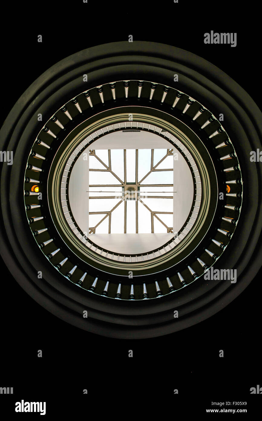 Vista del lucernario sovrastante la Rotunda all'interno della vecchia casa di stato a Little Rock, Arkansas Foto Stock