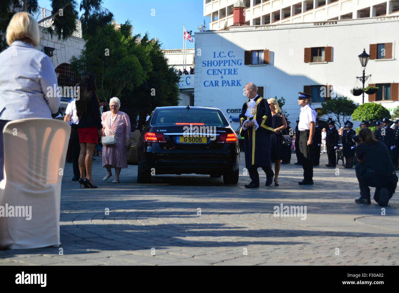 Gibilterra. 26 Sep, 2015. Alcuni 150 RGP funzionari di polizia al fianco di un centinaio di funzionari in pensione ha sfilato attraverso la strada principale in seguito alla concessione della libertà della città dal sindaco di Gibilterra ad una parata a Casemates. Credito: Stephen Ignacio/Alamy Live News Foto Stock