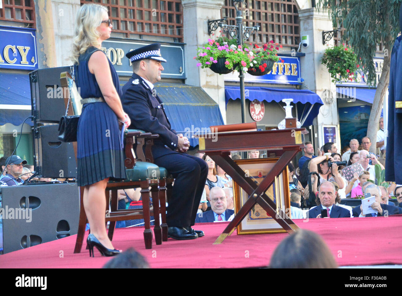 Gibilterra. 26 Sep, 2015. Alcuni 150 RGP funzionari di polizia al fianco di un centinaio di funzionari in pensione ha sfilato attraverso la strada principale in seguito alla concessione della libertà della città dal sindaco di Gibilterra ad una parata a Casemates. Credito: Stephen Ignacio/Alamy Live News Foto Stock