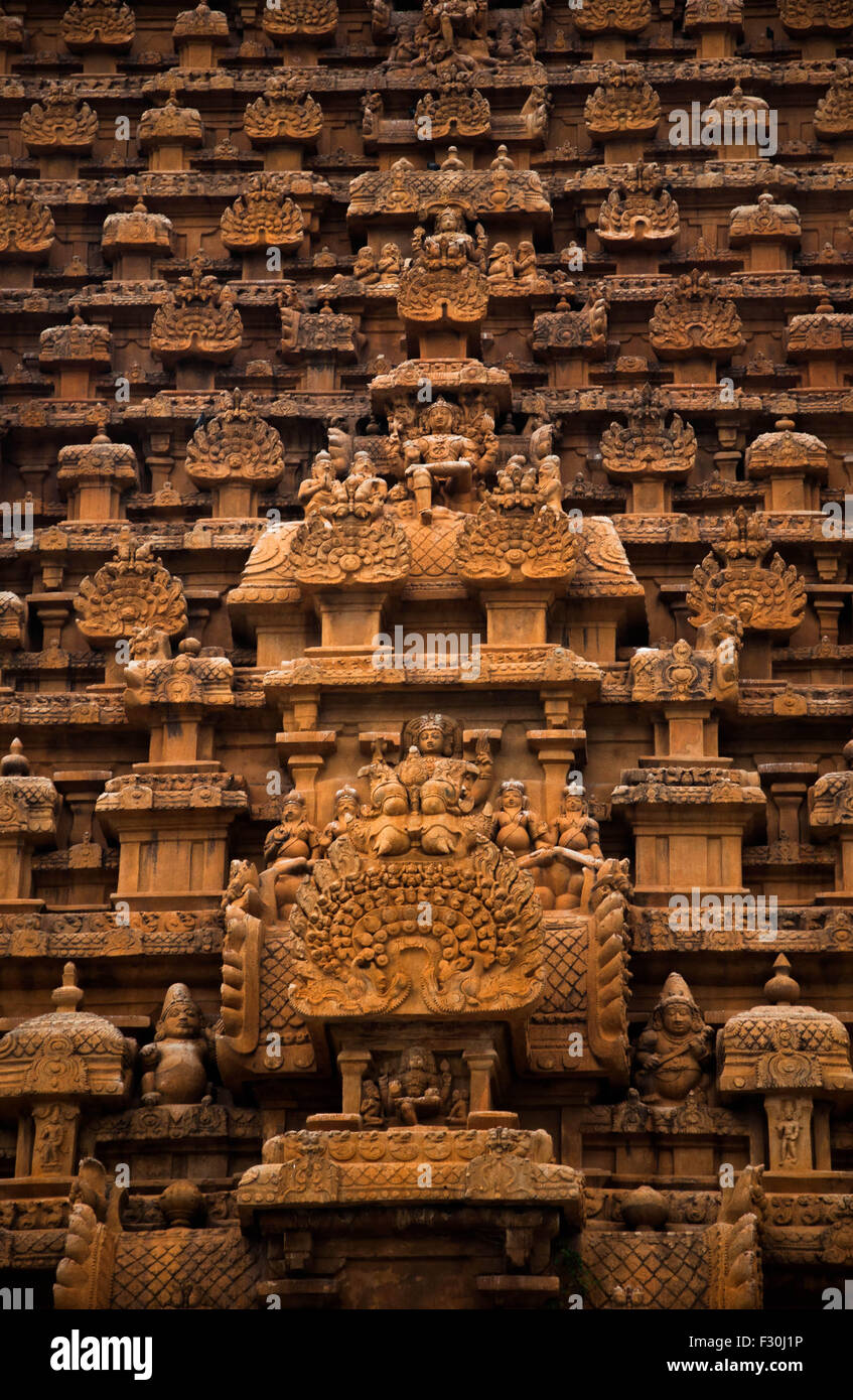 Il Tempio di Brihashvara, chiamato anche Rajarajesvaram o Peruvudaiyār Kōvil, è un tempio indù dedicato a Shiva situato sulla riva meridionale del fiume Kaveri Foto Stock
