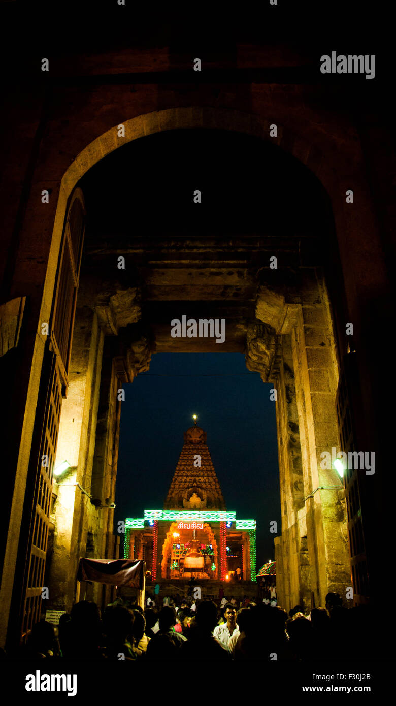 Il Tempio di Brihashvara, chiamato anche Rajarajesvaram o Peruvudaiyār Kōvil, è un tempio indù dedicato a Shiva situato sulla riva meridionale del fiume Kaveri Foto Stock