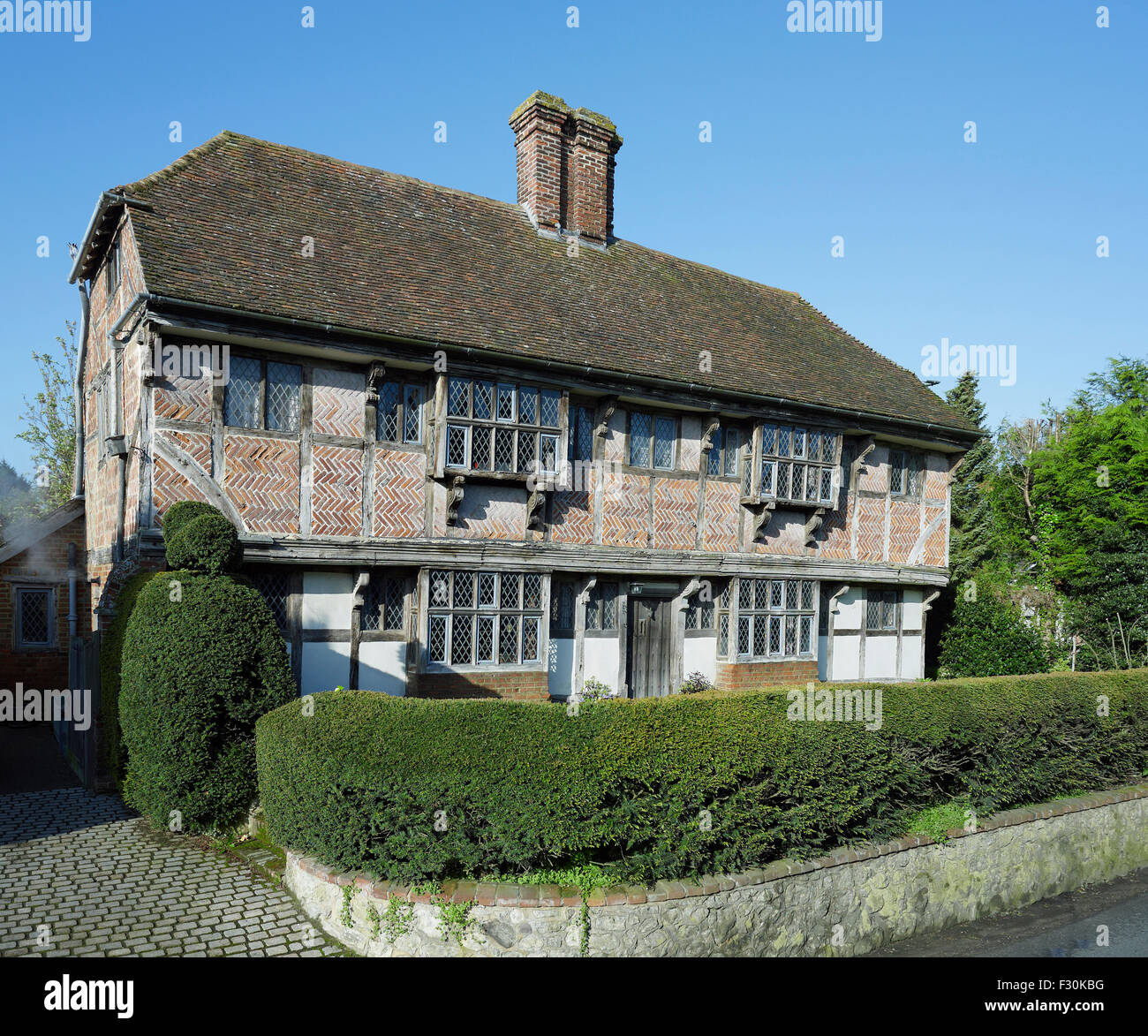Wye, Kent. Yew alberi, la struttura di legno casa di circa 1600, con muratura a spina di pesce Foto Stock