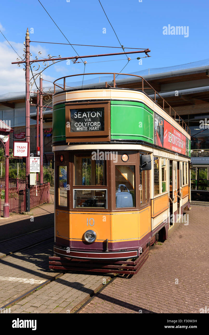 Tram elettrico n. 10 a Seaton Terminus Seaton tramvia East Devon Regno Unito Foto Stock