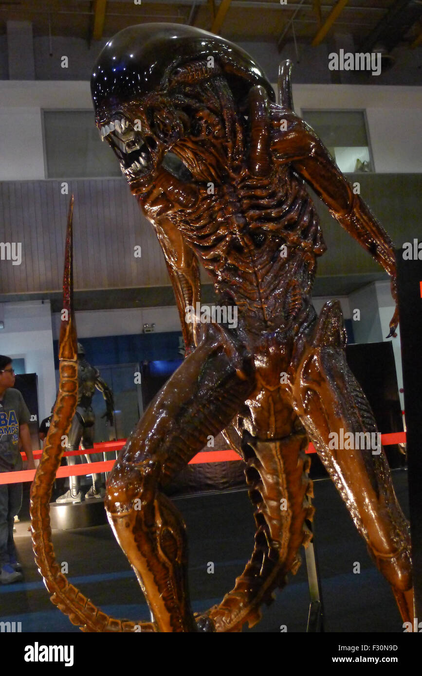 Manila, Filippine. Xx Settembre, 2015. Questo Alien design, con una testa di animatronic seduto sulla parte superiore dei suoi propri è stato visto nel film, Alien risurrezione. © Josefiel Rivera/Pacific Press/Alamy Live News Foto Stock