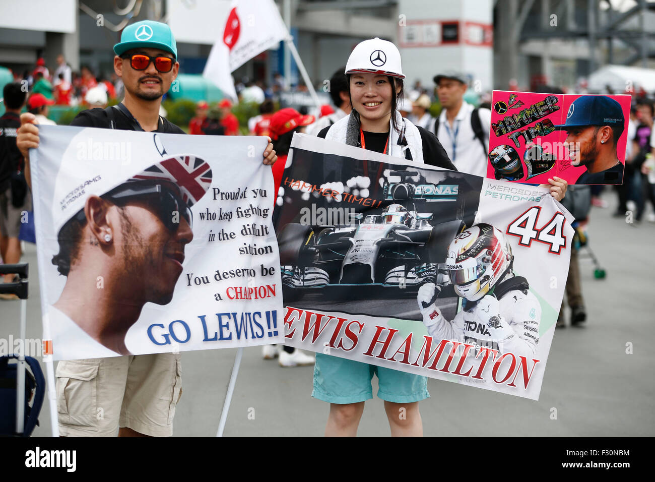 Motorsports: FIA Formula One World Championship 2015, il Gran Premio del Giappone, giapponese appassionati di F1 Foto Stock