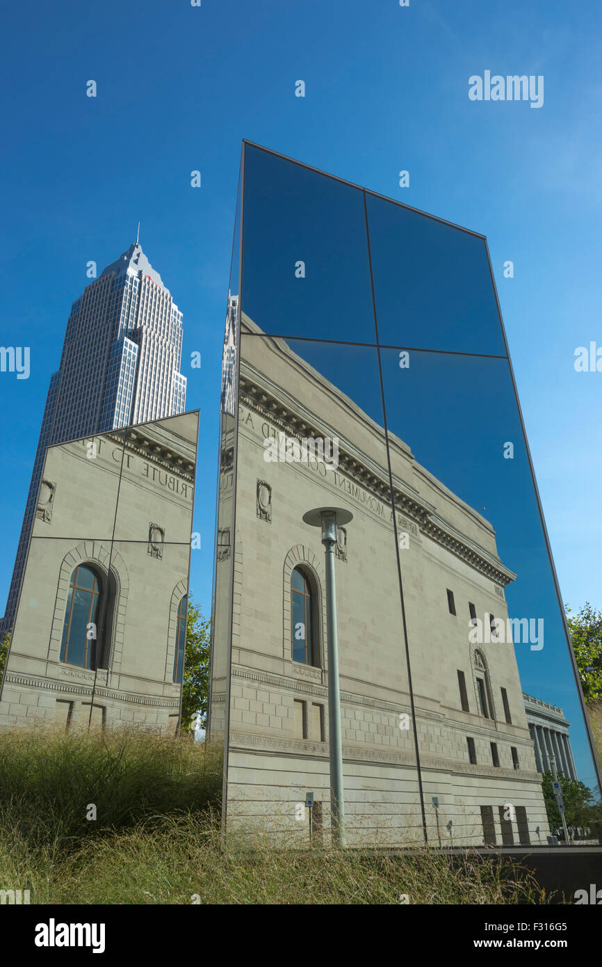 Scultura il tasto BANK BUILDING TOWER (©Cesar Pelli 1991) Free Public GARDENS THE MALL downtown Cleveland Ohio USA Foto Stock