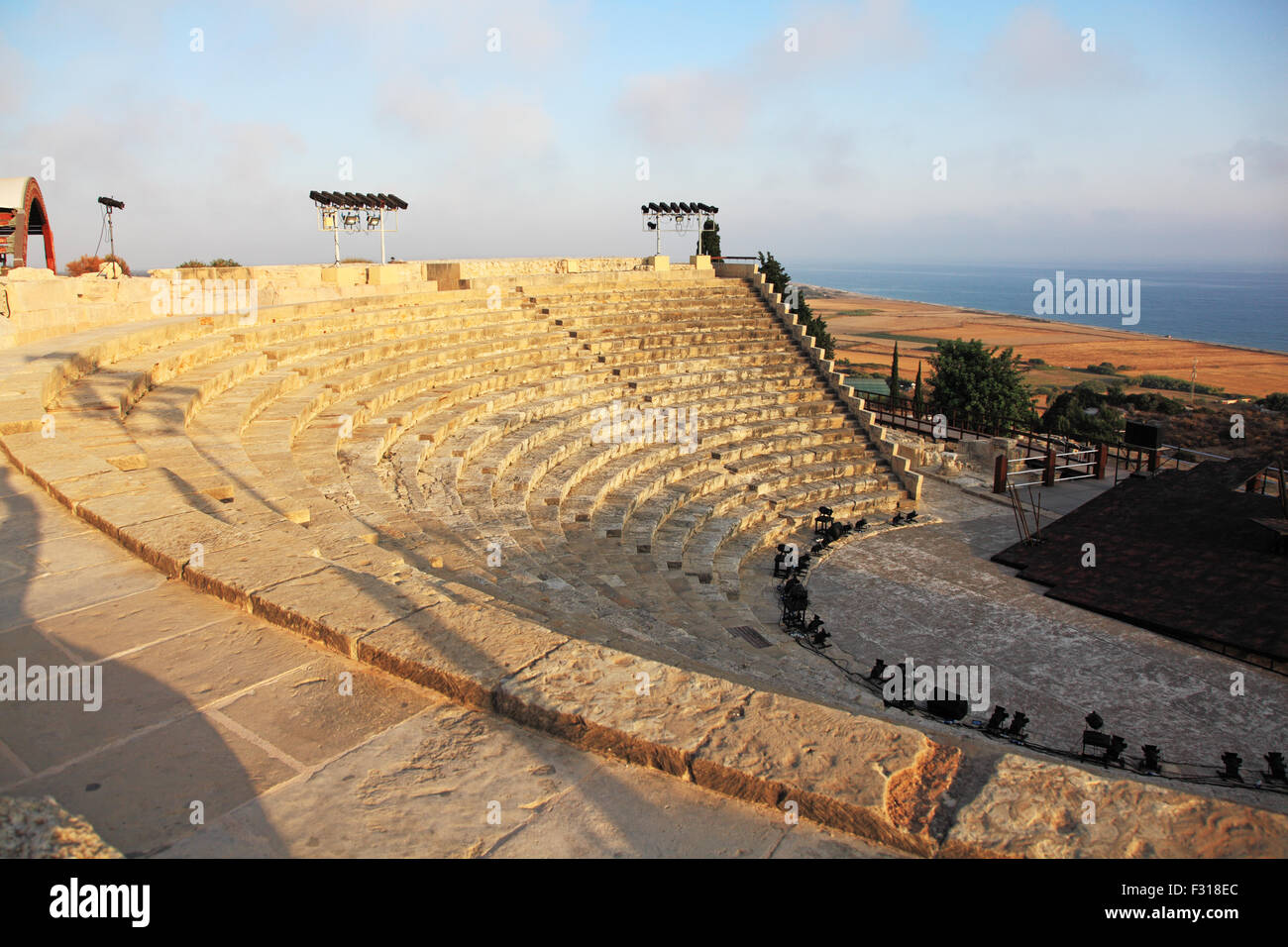 Antico Anfiteatro greco-romana presso il sito archeologico di Kourion. Episkopi, Distretto di Limassol, Cipro Foto Stock