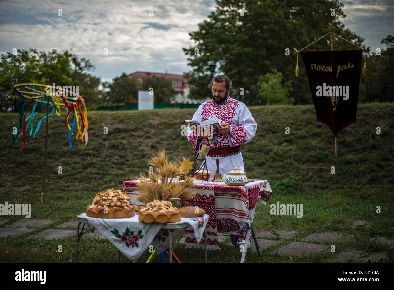 Kiev, Ucraina. Il 27 settembre, 2015. Ukrainian pagani celebrare Radogost, una delle principali festività slava Credito: Oleksandr Rupeta/Alamy Live News Foto Stock