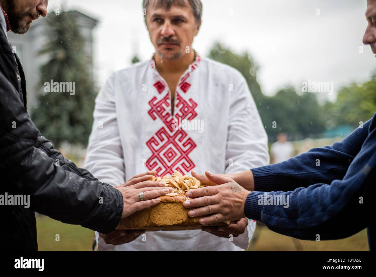 Kiev, Ucraina. Il 27 settembre, 2015. Ukrainian pagani celebrare Radogost, una delle principali festività slava Credito: Oleksandr Rupeta/Alamy Live News Foto Stock