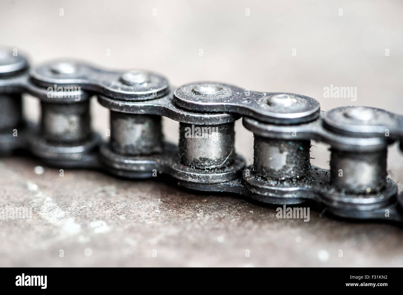 Grungy sporco dettaglio della catena di maglie di una catena industriale  Foto stock - Alamy
