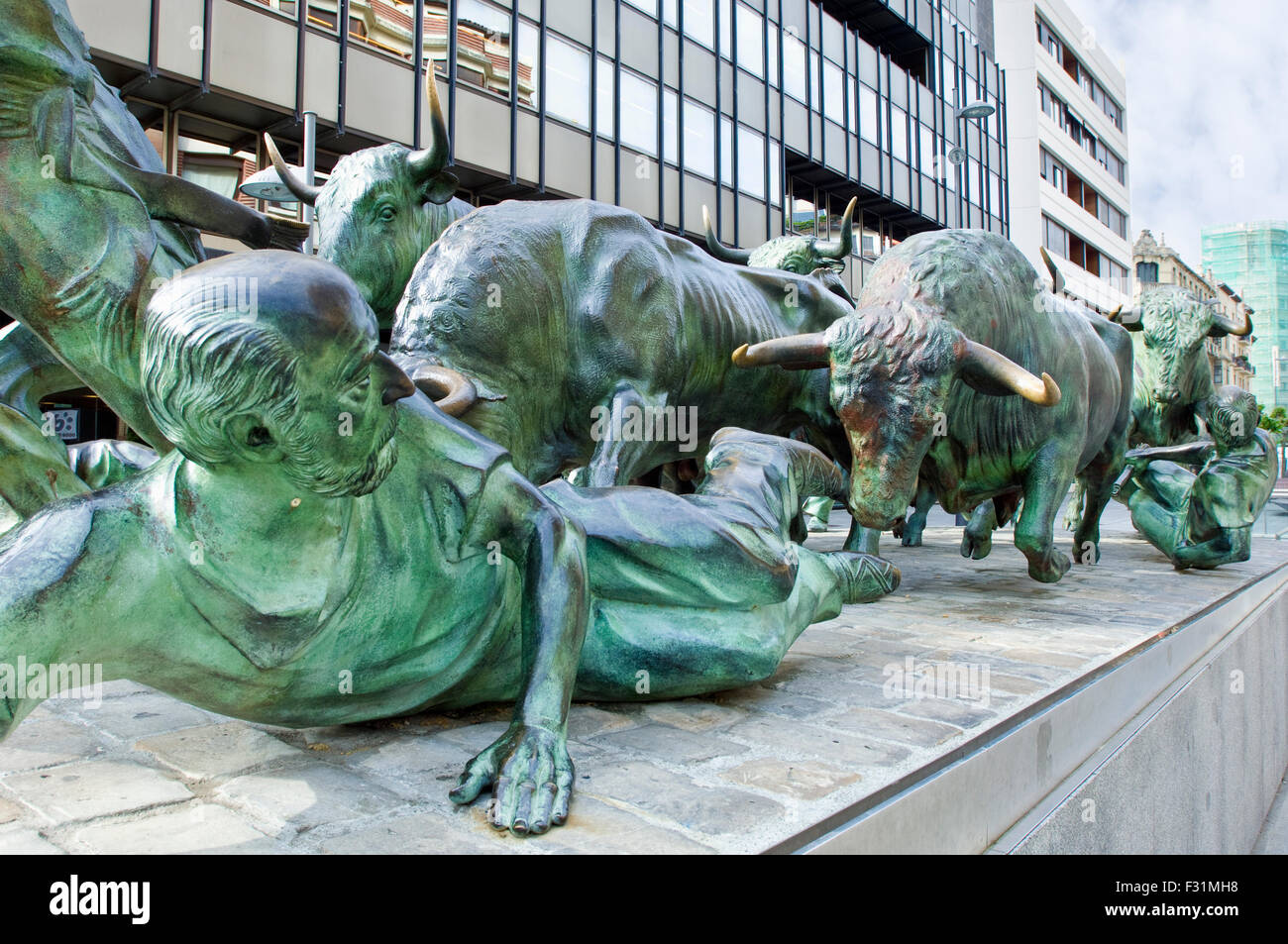 Monumento al Encierro, una fusione in bronzo di San Fermin festival in Pamplona, Spagna Foto Stock