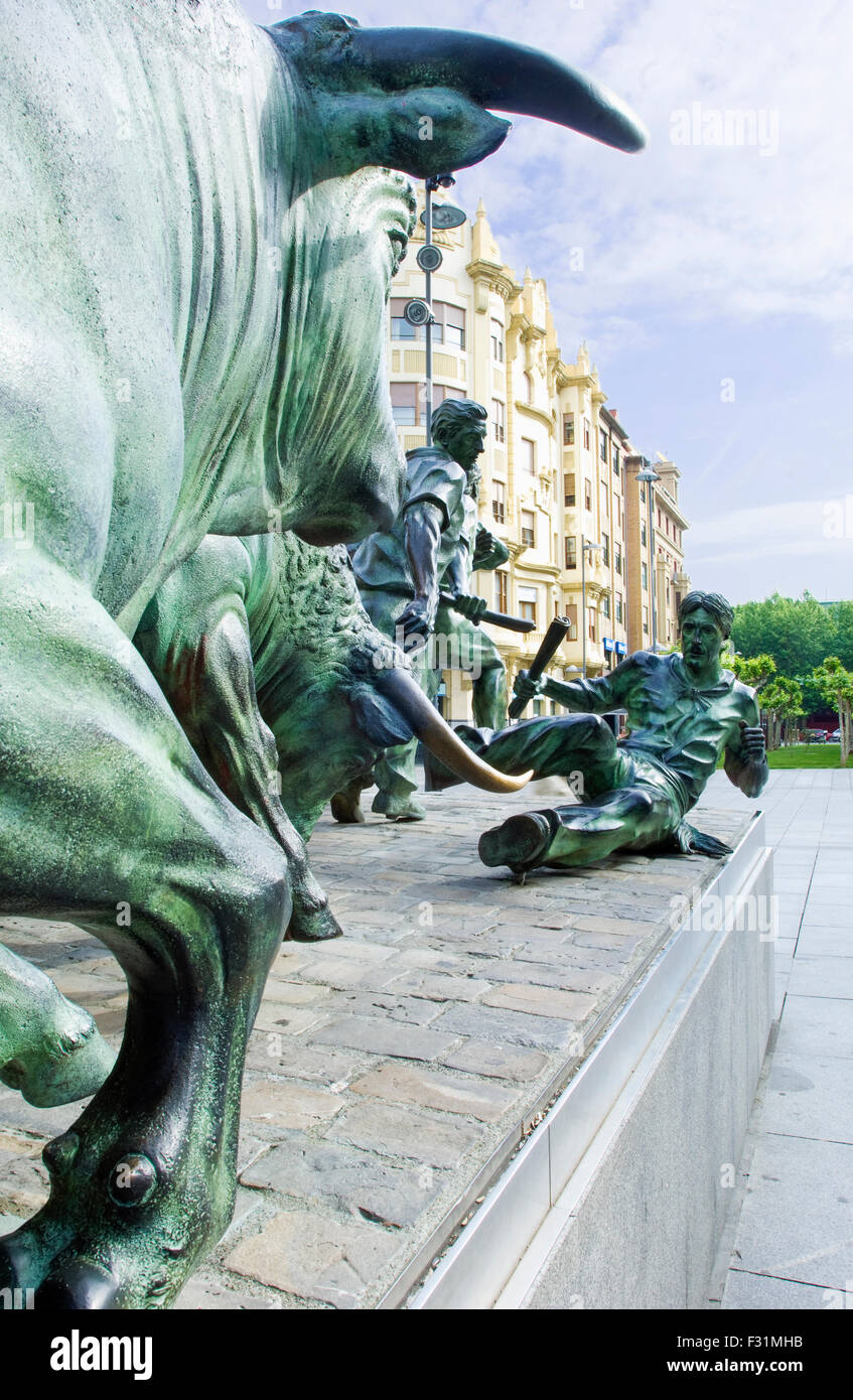 Monumento al Encierro, una fusione in bronzo di San Fermin festival in Pamplona, Spagna Foto Stock