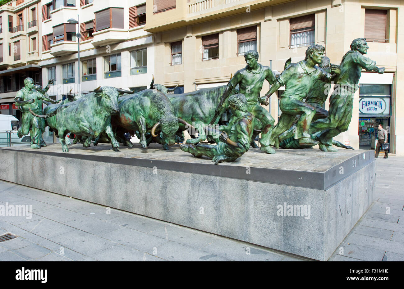 Monumento al Encierro, una fusione in bronzo di San Fermin festival in Pamplona, Spagna Foto Stock