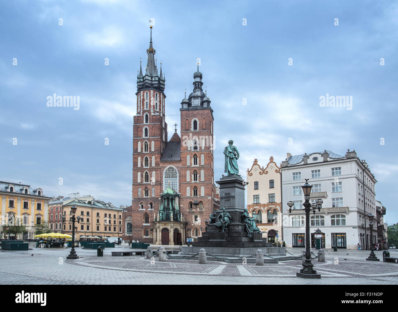 Santa Maria la Basilica e la Piazza Principale di Cracovia. Foto Stock