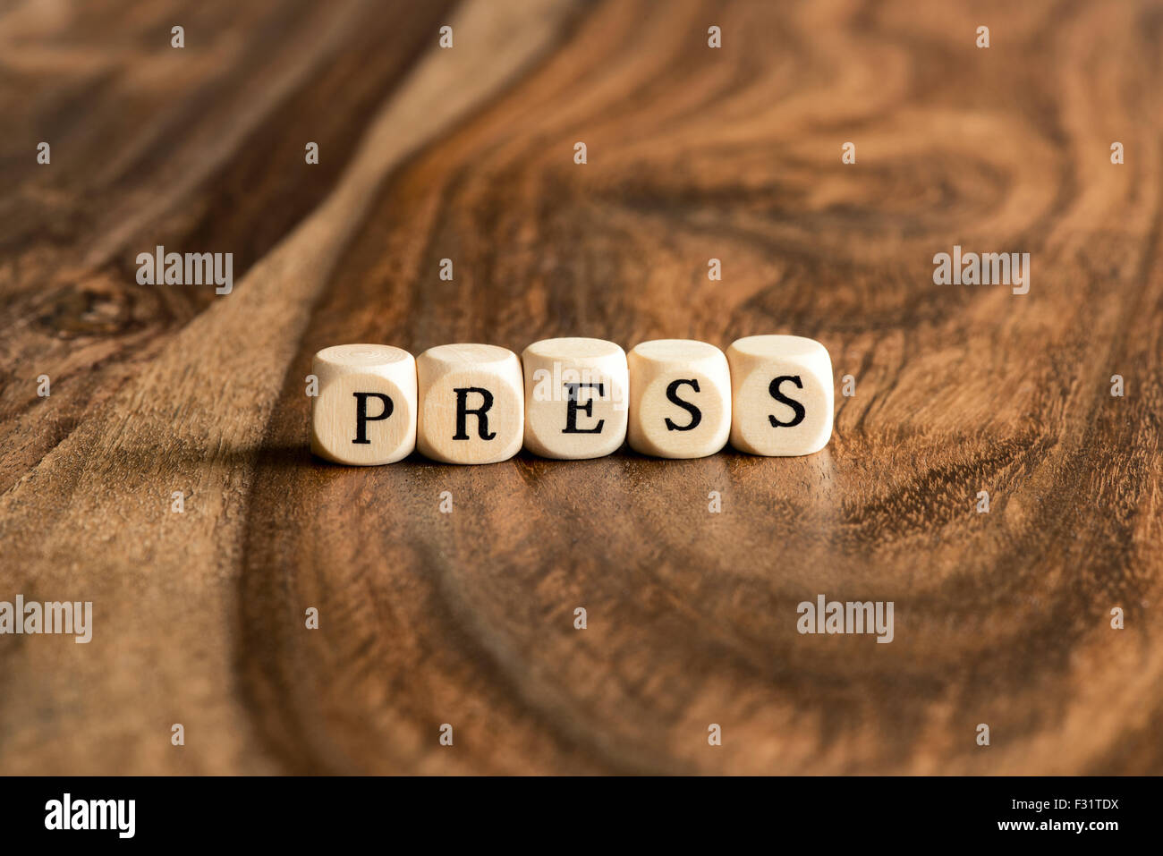 Premere parola sfondo su blocchi di legno Foto Stock