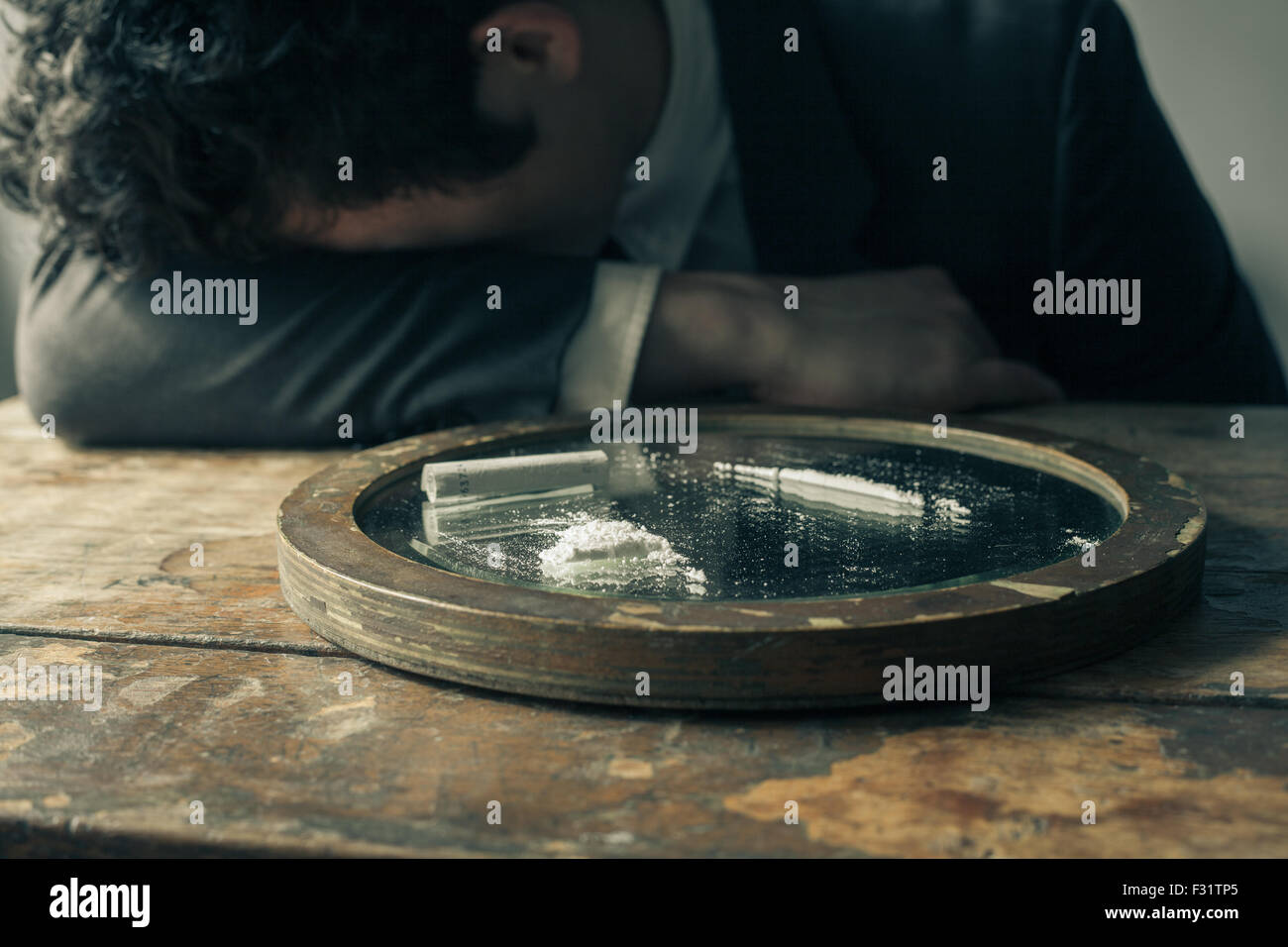 Giovane imprenditore è senso di malessere dopo aver fatto la cocaina Foto Stock