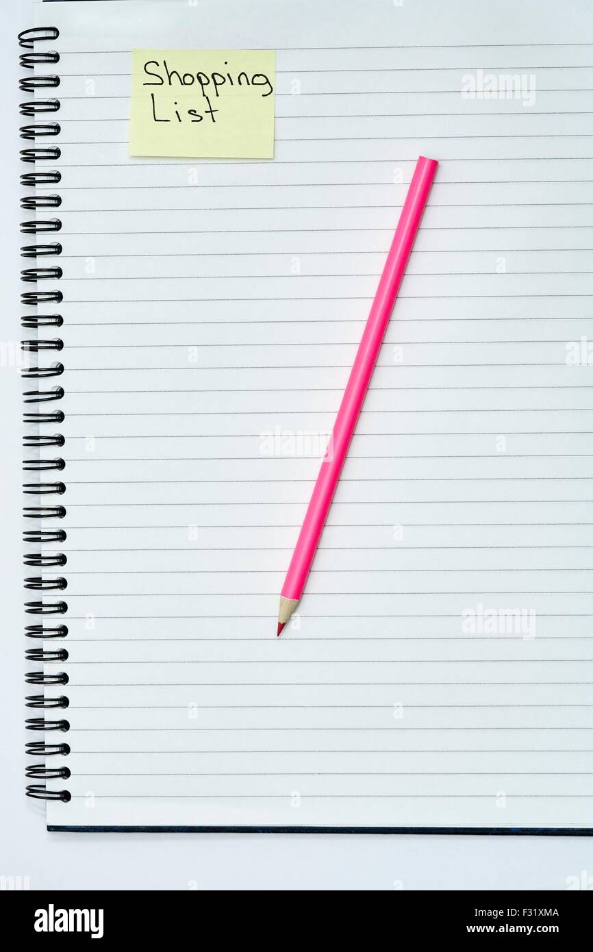 Rilegato a spirale Notebook Shopping List matita penna Foto Stock