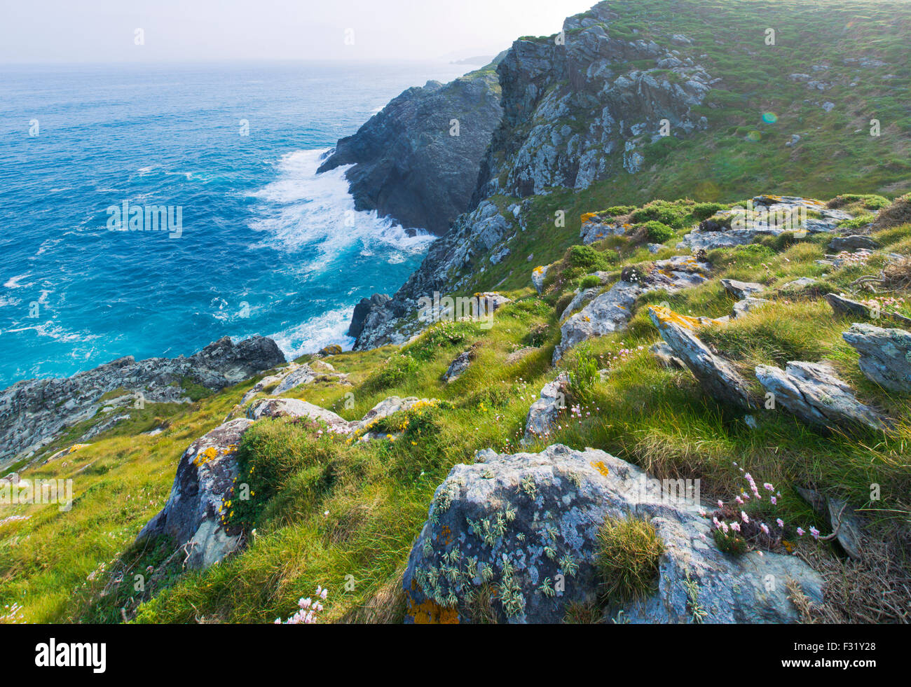 Immagine panoramica dei promontori rocciosi e costa della Galizia nel nord ovest della Spagna Foto Stock