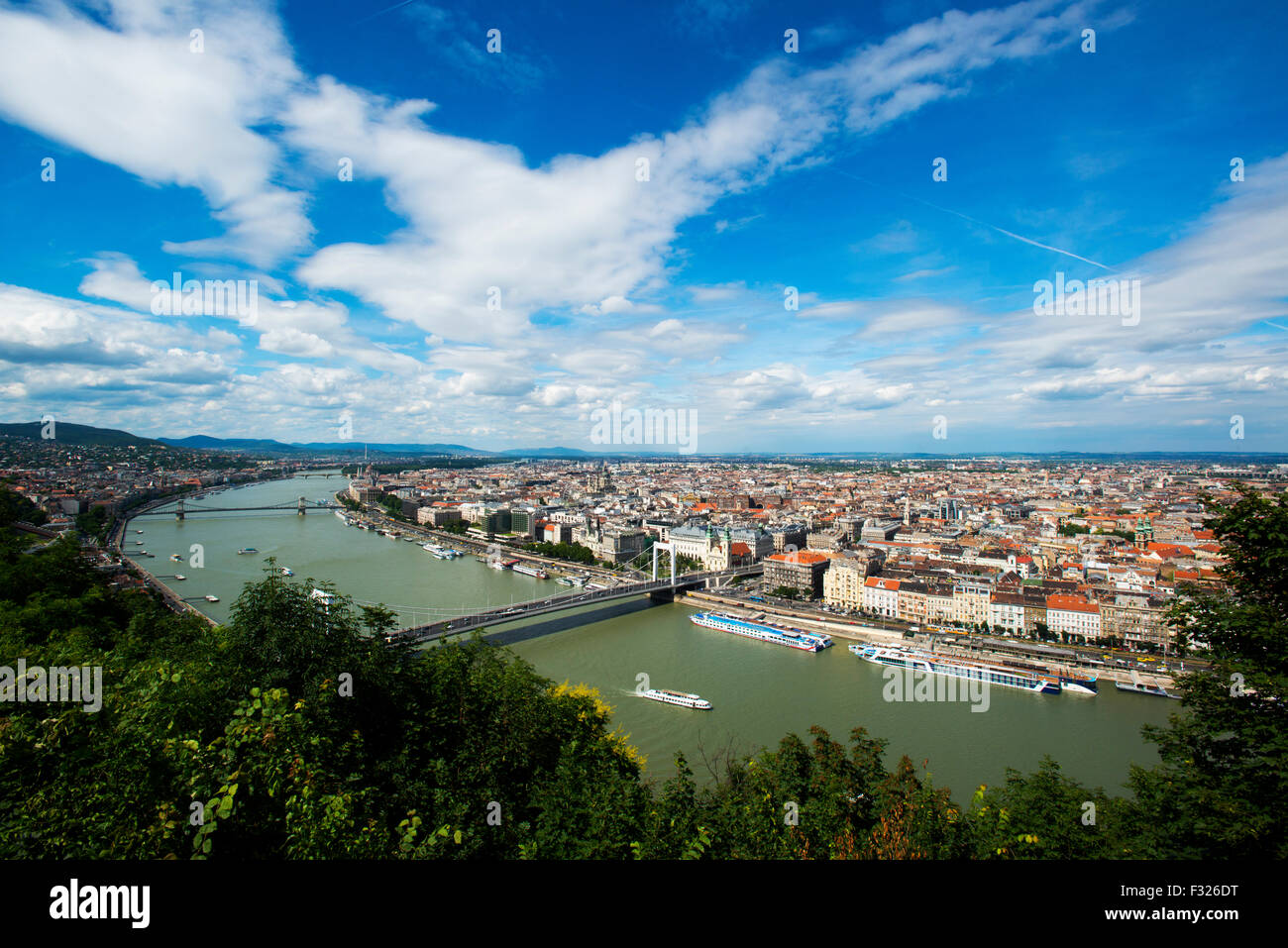 Vista dalla collina Gellert, il fiume Danubio, Budapest, Ungheria Foto Stock