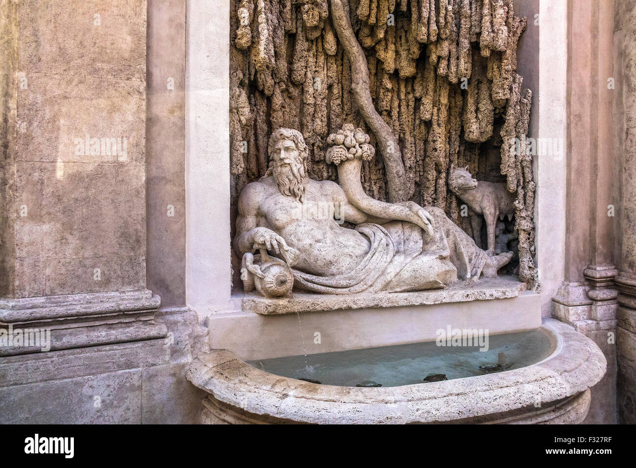 Una delle quattro fontane del fiume Tevere a Roma Italia Foto Stock