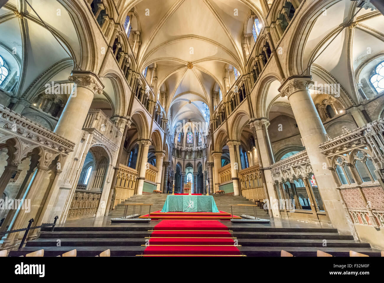 L'Altare Maggiore nella Cattedrale di Canterbury, Canterbury, nel Kent, England, Regno Unito Foto Stock