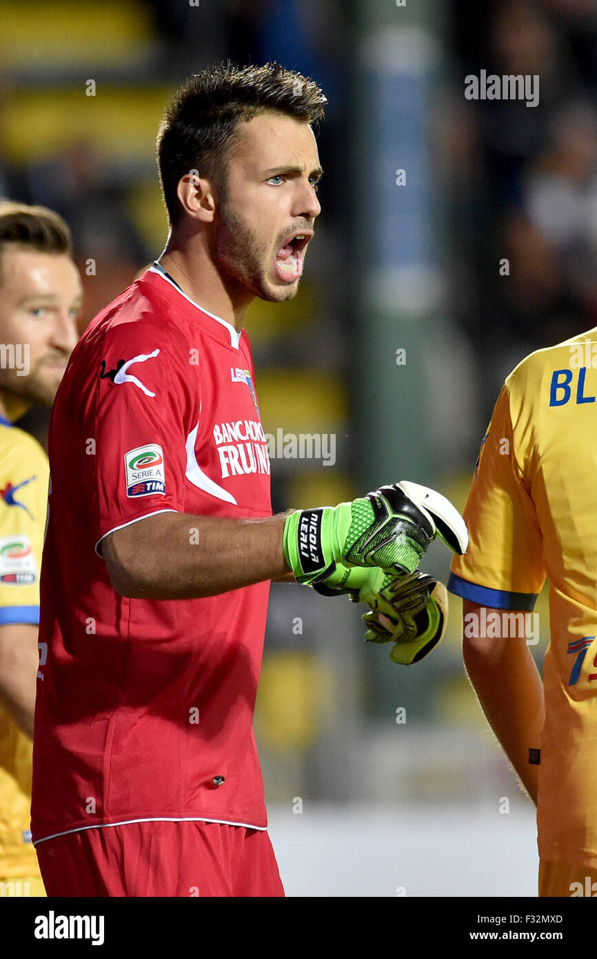 Frosinone, Italia. 28 Sep, 2015. Di calcio della Serie A. Frosinone rispetto a Empoli. Nicola Leali dà istruzioni ai suoi difensori Credito: Azione Sport Plus/Alamy Live News Foto Stock