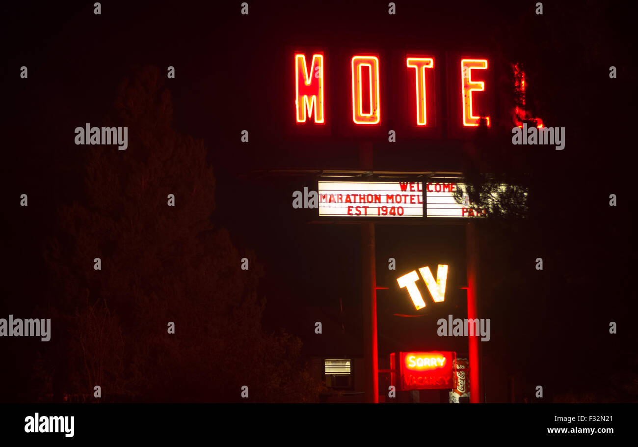 Motel segno nella maratona, Texas. Foto Stock