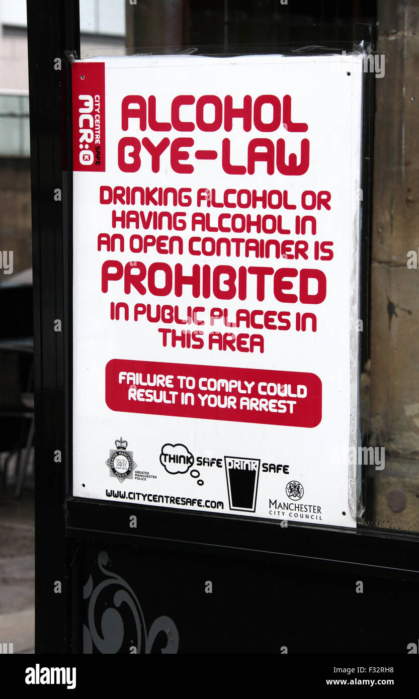 L'alcol bye-legge segno in Manchester City Centre Foto Stock