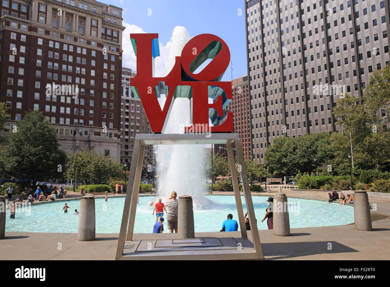 Rosso intenso amore scultura da Robert Indiana in amore Park, a Philadelphia, Pennsylvania, STATI UNITI D'AMERICA Foto Stock