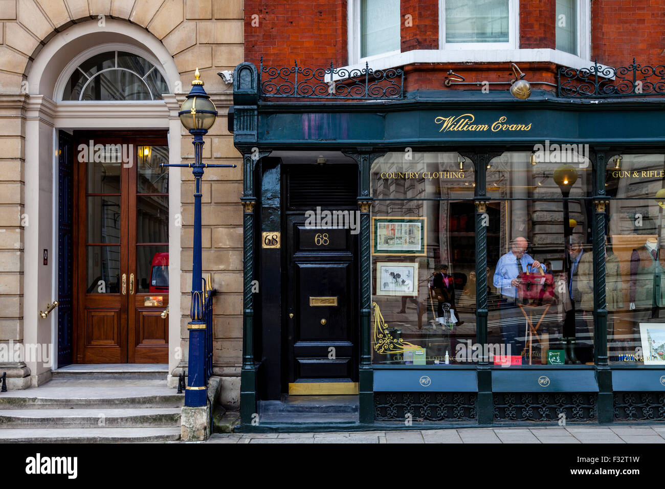 William Evans Paese negozio di abbigliamento, St James Street, Londra, Regno Unito Foto Stock