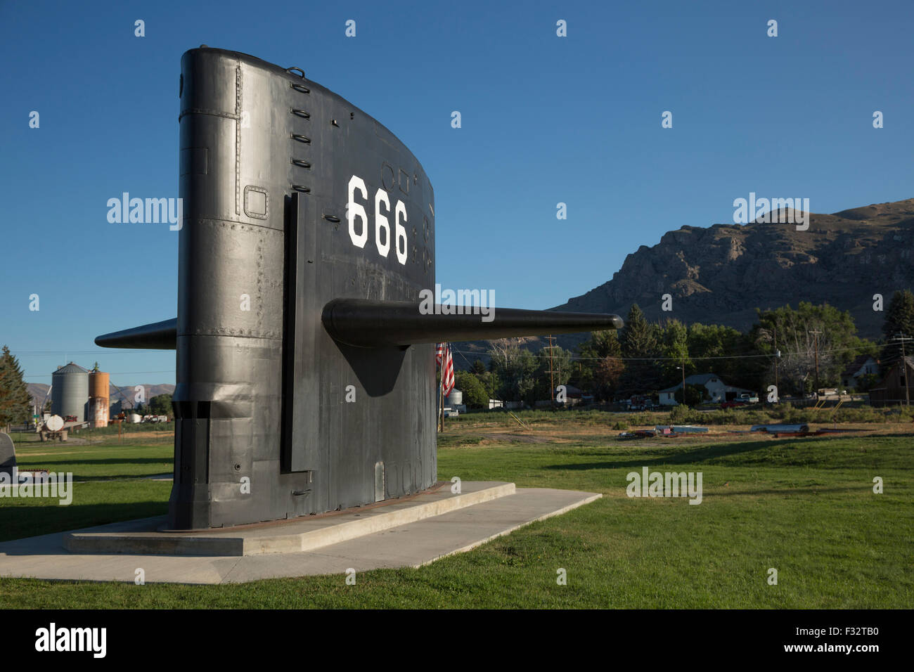 Arco, Idaho - La vela del sottomarino nucleare USS Hawkbill in un parco della città. Il recipiente è stato dismesso nel 2000. Foto Stock