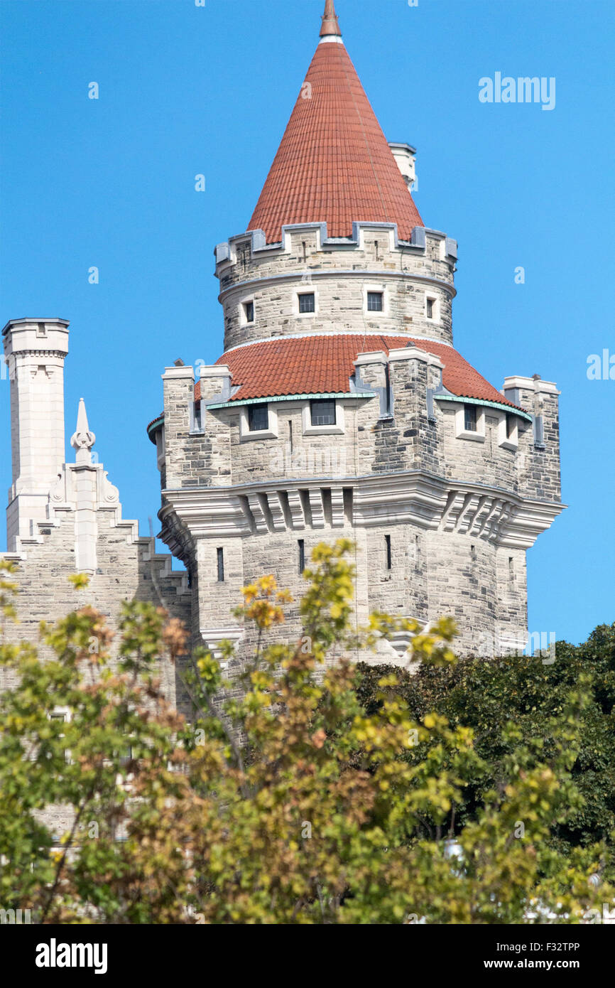 Vista della Casa Loma Castello a Toronto, Ontario, Canada da Davenport Foto Stock