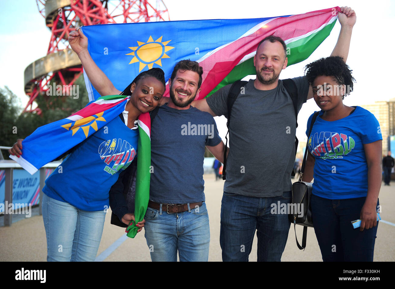 Londra, Regno Unito. 24Sep, 2015. Londra - 24 settembre: Namibia fans prima del 2015 Coppa del Mondo di Rugby match-up tra la Nuova Zelanda e la Namibia detenuti presso Olympic Stadium di Cardiff. Nuova Zelanda avrebbe sconfitto la Namibia 58-14.Photo credit: Andrea, Patrono/filo di Zuma © Andrew patrono/ZUMA filo/Alamy Live News Foto Stock