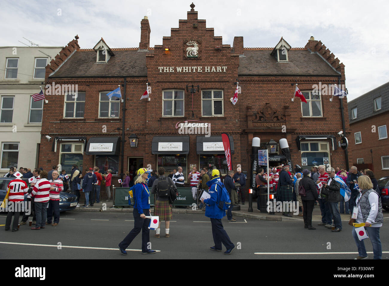 Gloucester, Regno Unito. 23 Sep, 2015. GLOUCESTER, Regno Unito - 23 settembre: i fan giapponesi al Kingsholm attende con ansia la corrispondenza tra il Giappone v Scozia al 2015 Coppa del Mondo di Rugby in Gloucester, England.Photo credit: Andrea, Patrono/filo di Zuma © Andrew patrono/ZUMA filo/Alamy Live News Foto Stock