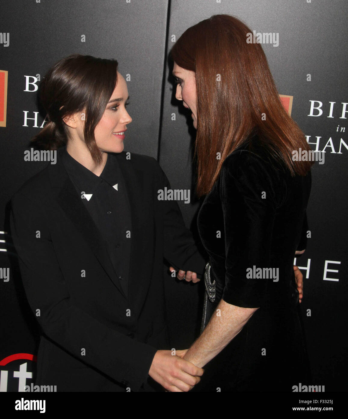 New York, New York, Stati Uniti d'America. 28 Sep, 2015. Le attrici Ellen Page e Julianne Moore frequentare il 'Freeheld' Premiere detenute presso il Museo di Arte Moderna. Credito: Nancy Kaszerman/ZUMA filo/Alamy Live News Foto Stock