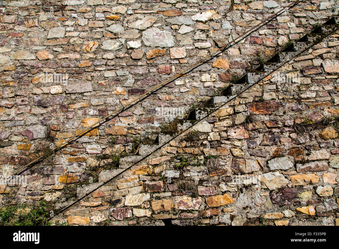 La pietra naturale in muratura, in un vigneto, Rudesheim, valle del Reno, Germania Foto Stock