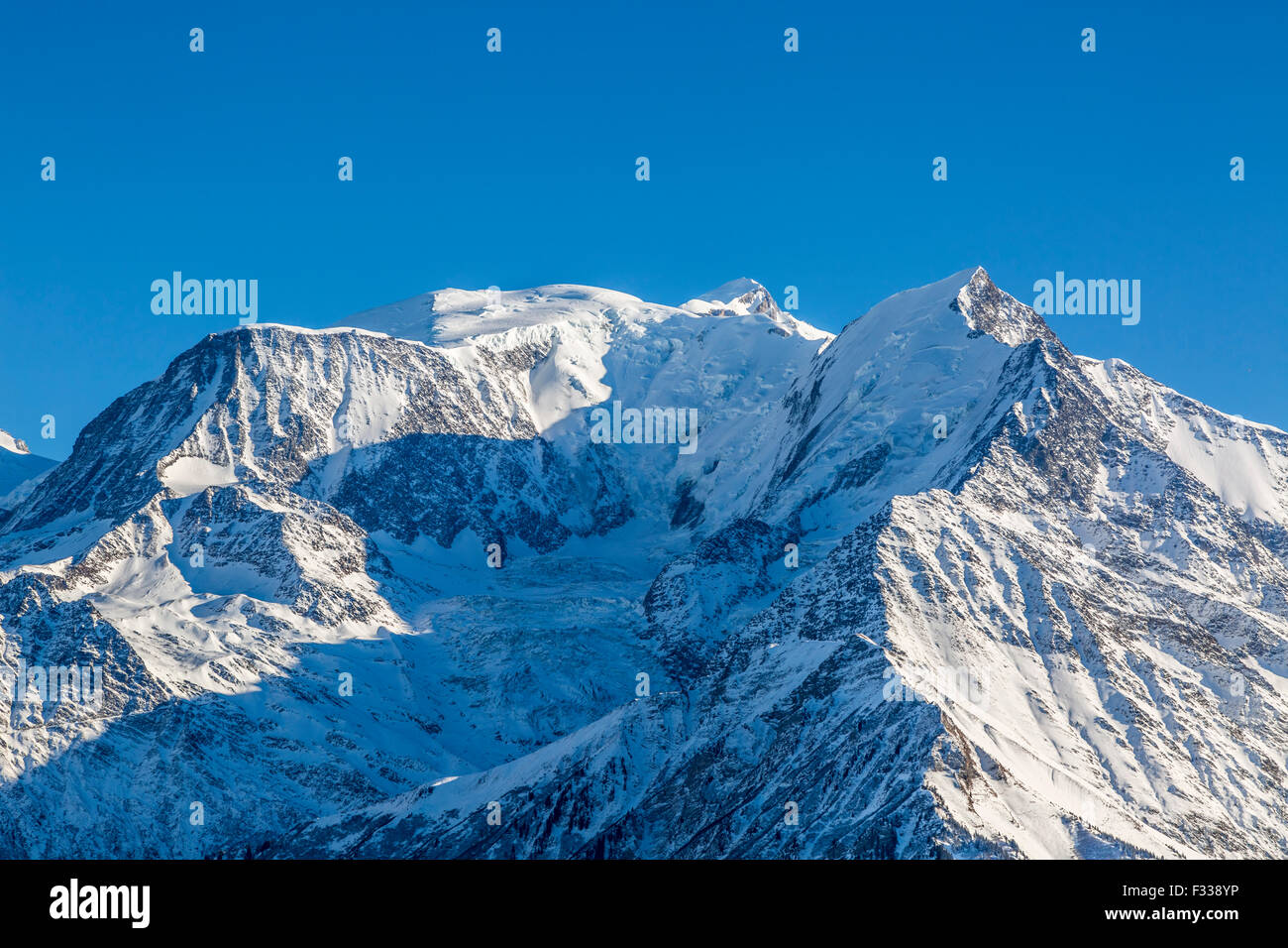 Immagine in inverno della più alta montagna europea picco, Mont Blanc. Foto Stock