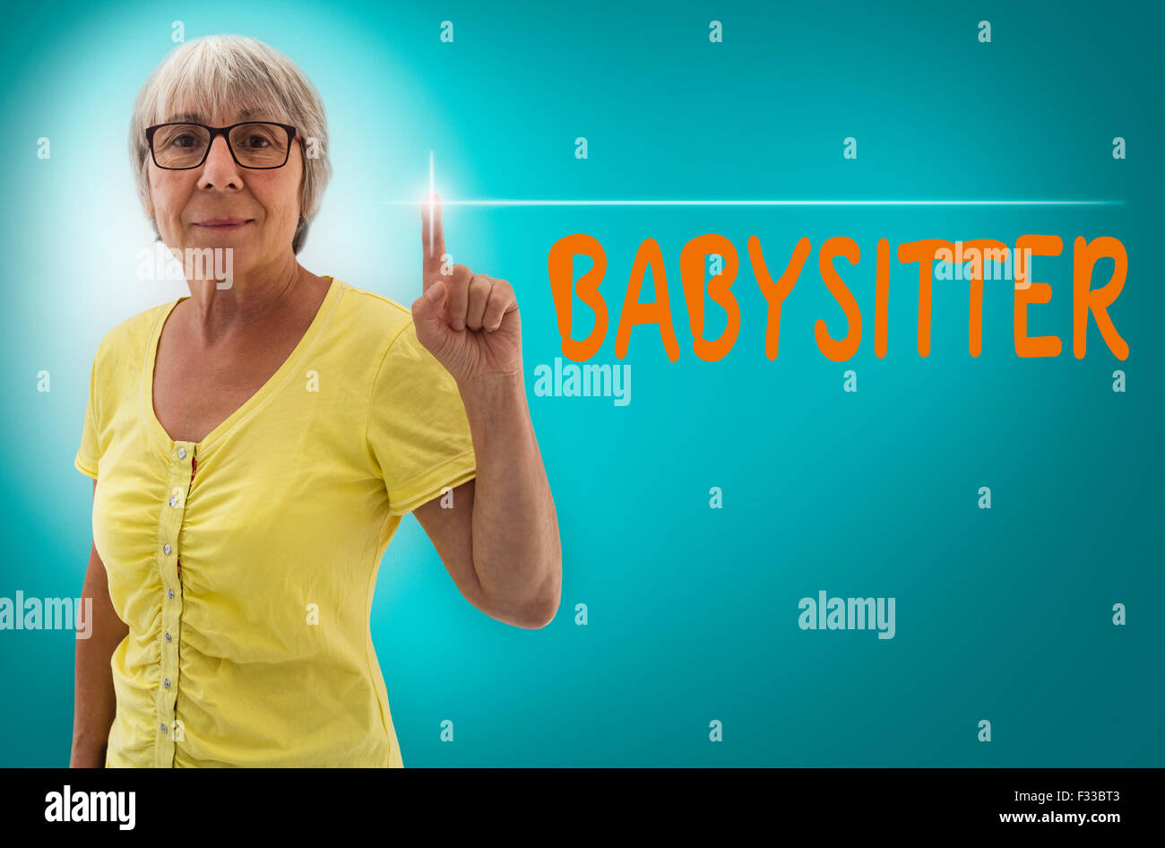 Babysitter touchscreen è rappresentato dagli alti donna concetto. Foto Stock