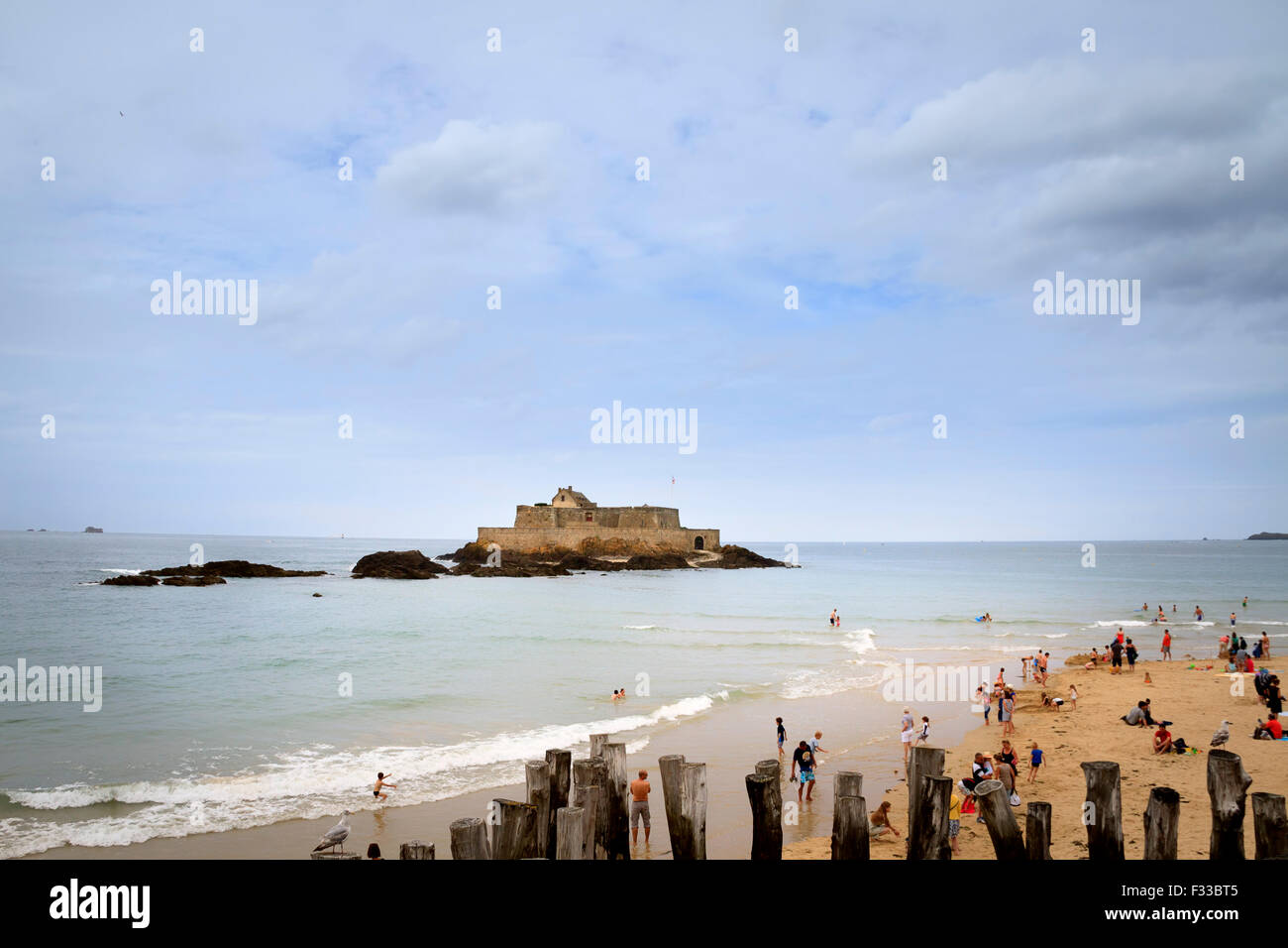 Fort nazionale costruita da Vauban da una spiaggia, Saint Malo, in Bretagna, in Francia, in Europa. Foto Stock