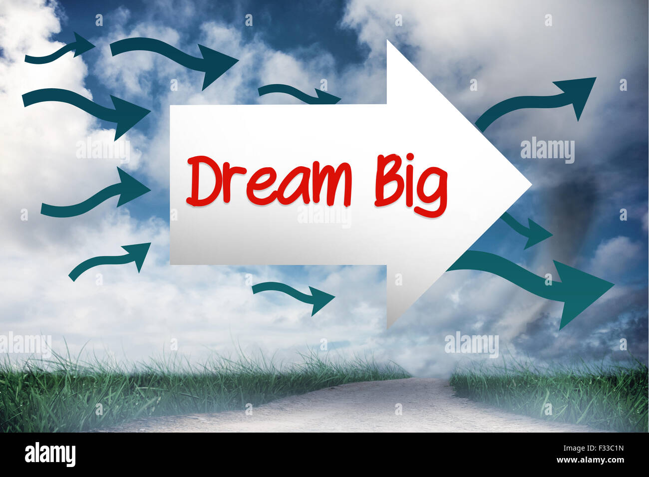Sogno grande contro la strada che conduce all'orizzonte Foto Stock