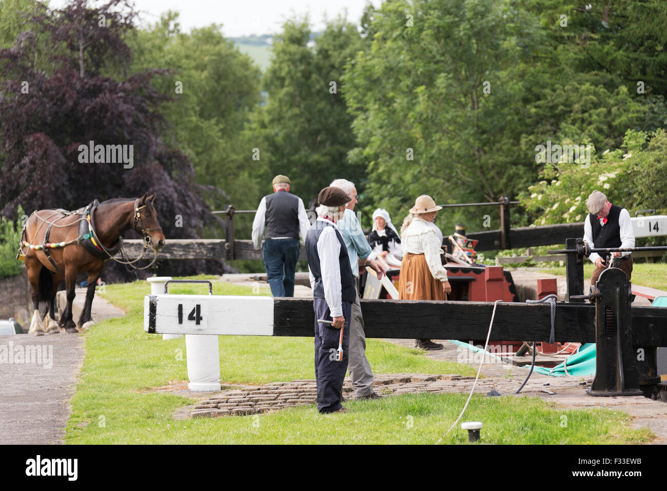 Traino di cavallo stretta barca del carbone in Inghilterra English Europe Foto Stock