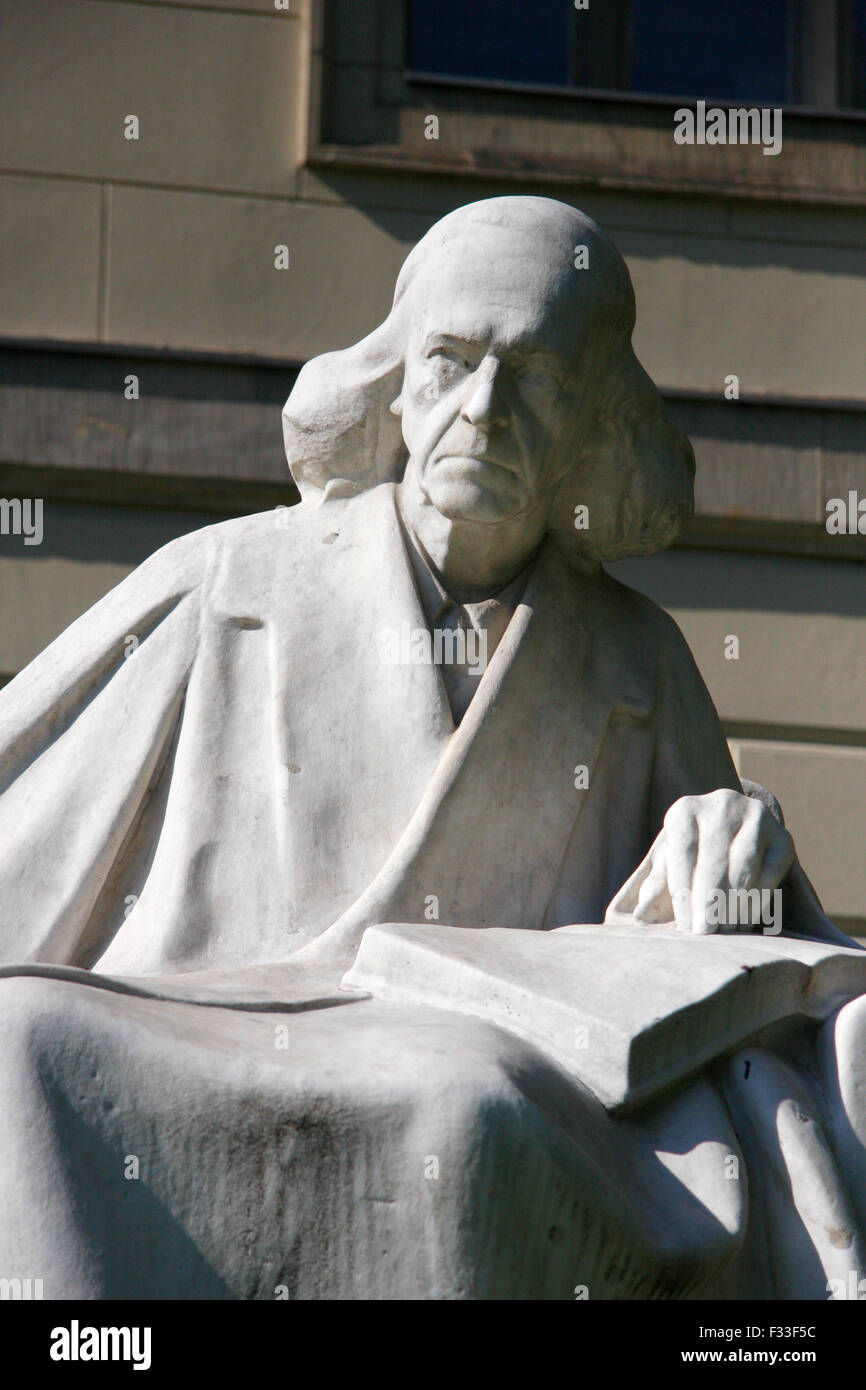 Theodor Mommsen-Statue, Humboldt Universitaet, Unter den Linden, Berlin-Mitte. Foto Stock