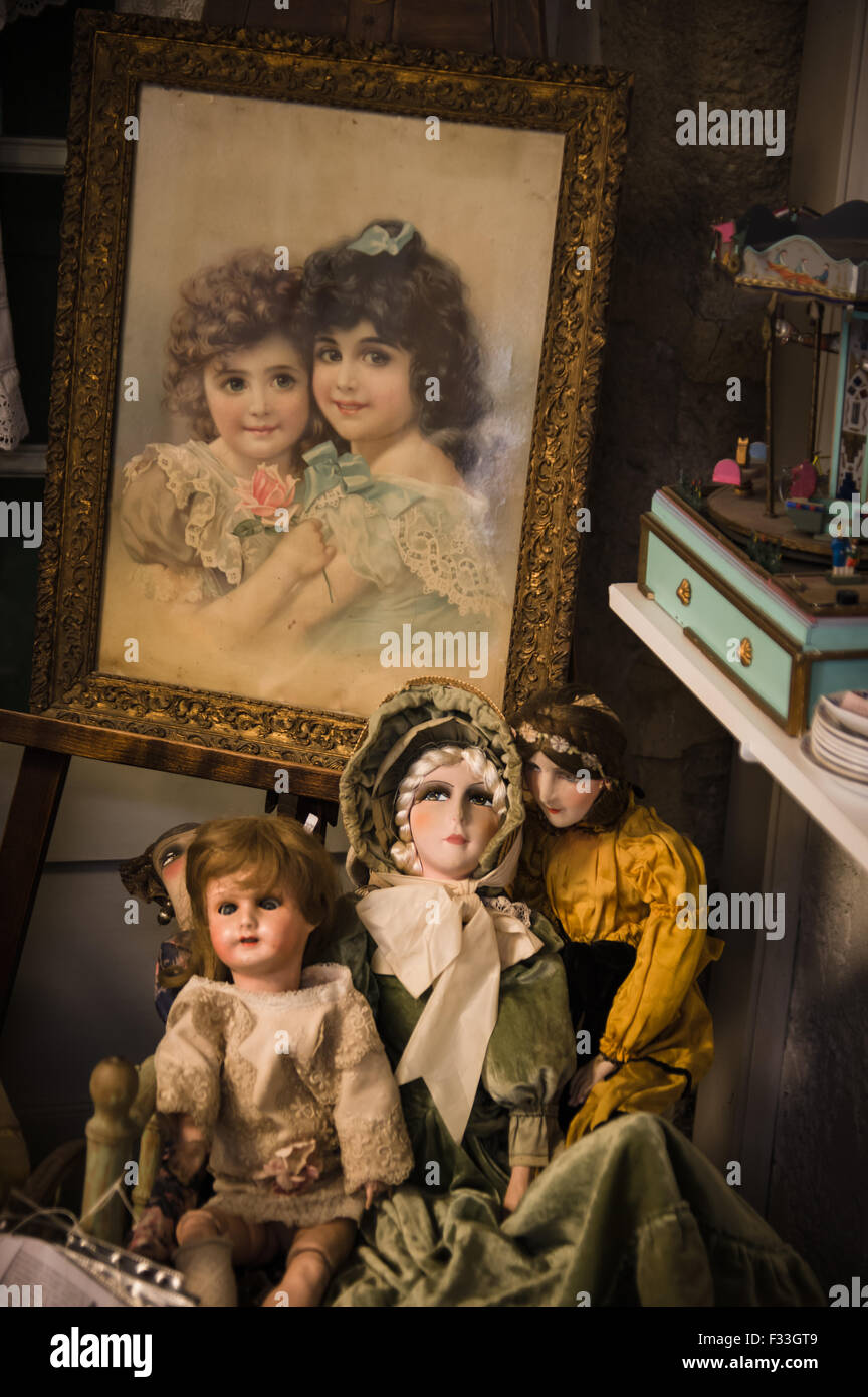 Isle sur la Sorgue, Francia - Settembre 2015 - privato vecchia collezione di bambole in un museo. Francia, 2015 Foto Stock