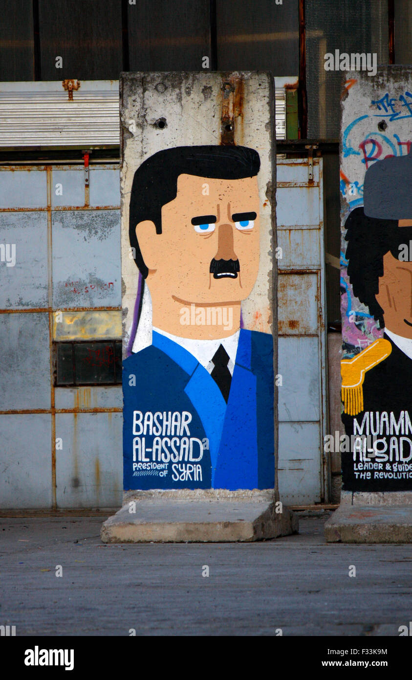 Baschar Hafiz al-Assad (Syrien) - Mauerstuecke, auf die aktuelle oder juengst abgesetzte bzw. verstorbene Diktatoren gemalt sind Foto Stock