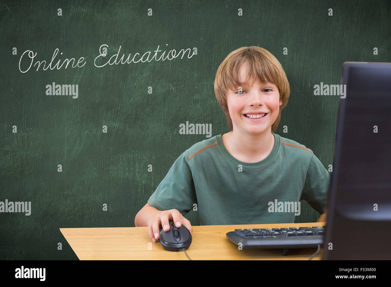 Educazione on line contro la lavagna verde Foto Stock