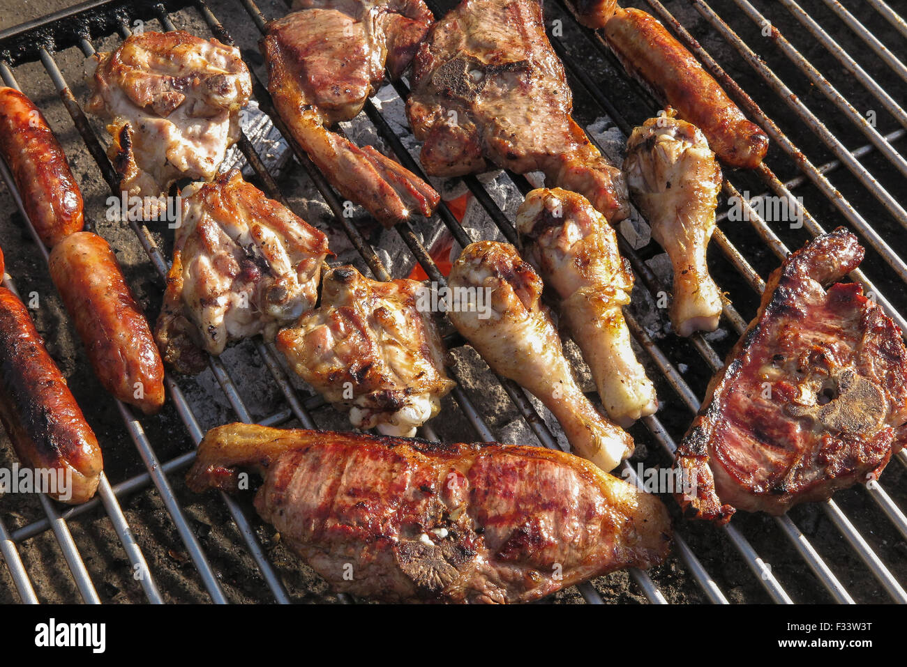 Festa su un barbecue, Dorset, England, Regno Unito Foto Stock