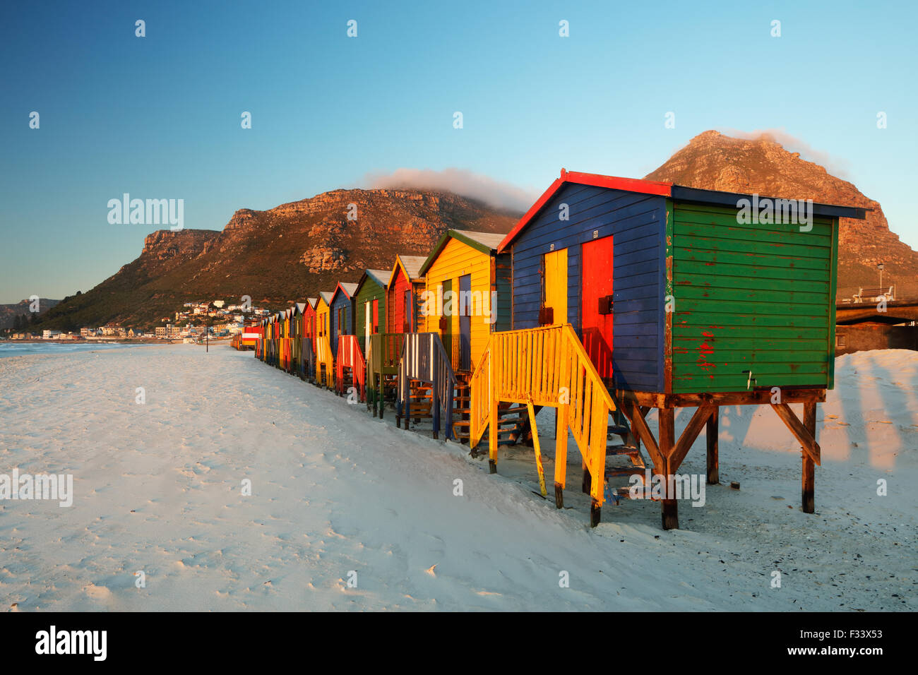 Spiaggia di capanne in Muizenberg, Western Cape, Sud Africa Foto Stock