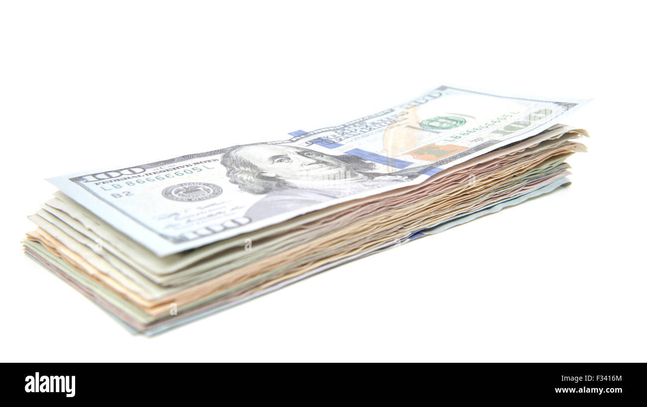 Pila di US dollar note su sfondo bianco Foto Stock