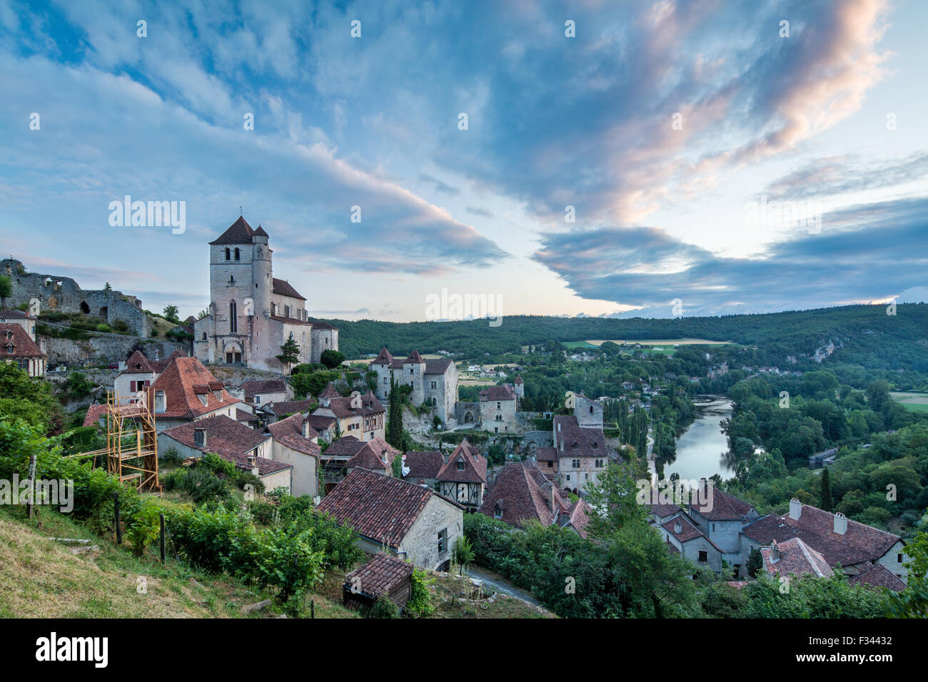 St Cirque Lapopie all'alba, Valle del Lot, Quercy, Francia Foto Stock